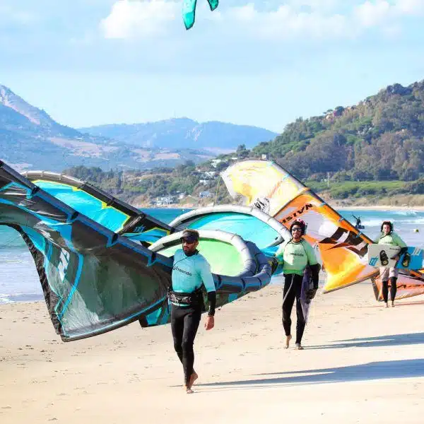 Semi-private class. 2 kites for 2 persons. Los Lances beach. Freeride Tarifa kitesurfing school.