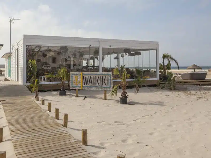 Waikiki beach bar in Tarifa with concert every week directly on the beach