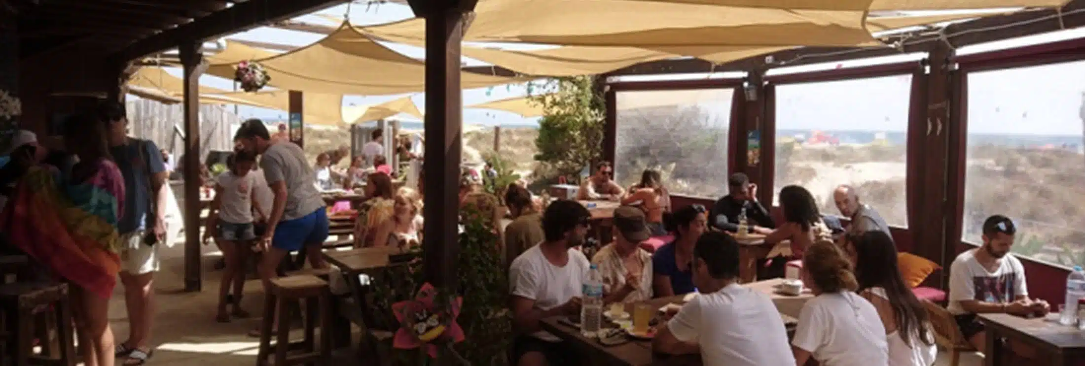 Beach bar waves with restaurant and good drinks to chill after your kite session