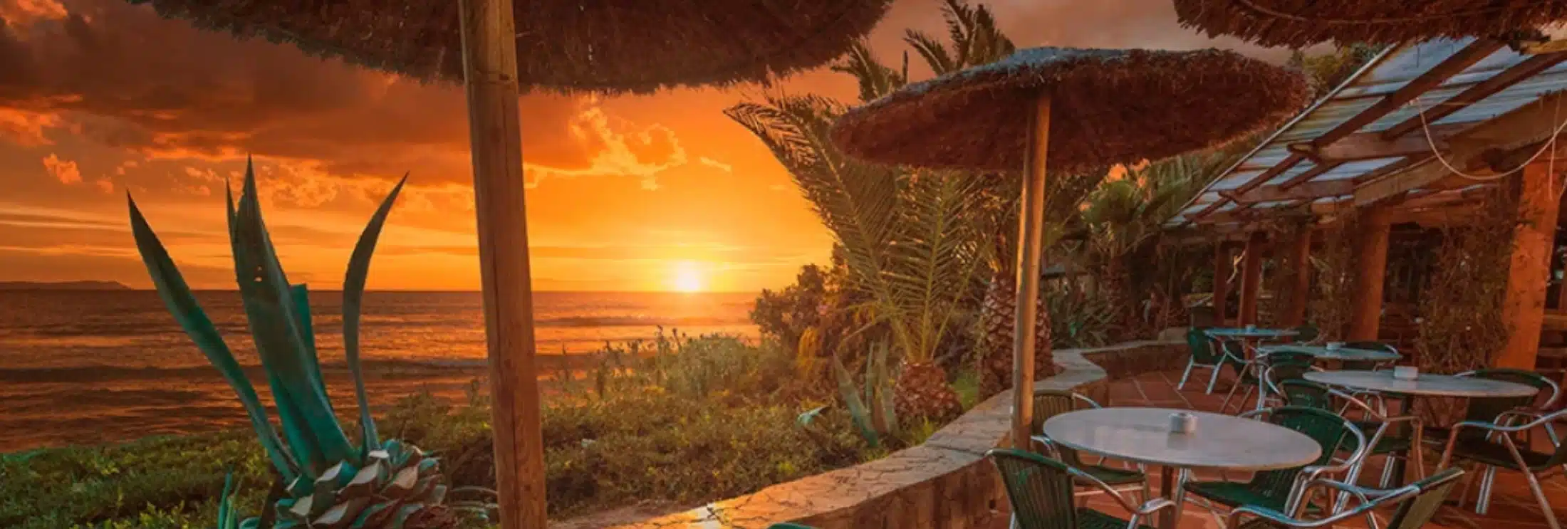 Hurricane romantic beach bar with seaview in Tarifa