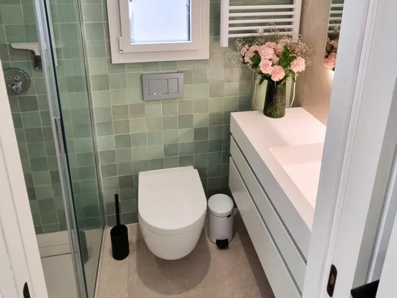 Bathroom with Shower on the second bedroom of La Vista apartment.