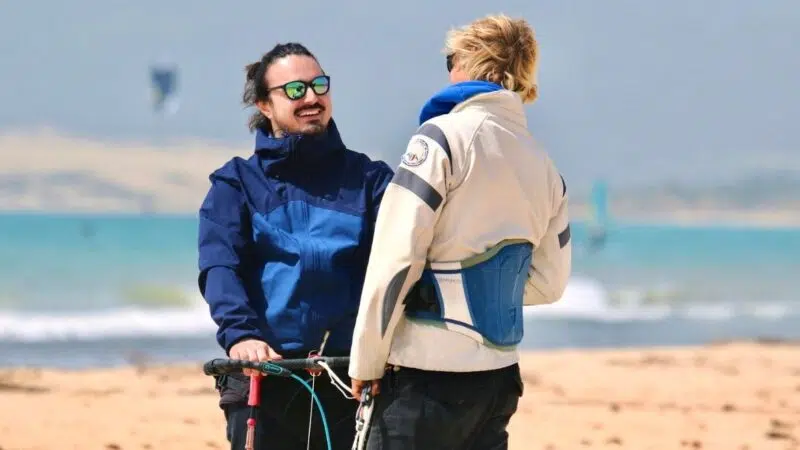 Primer día de kitesurf en Tarifa desde tierra