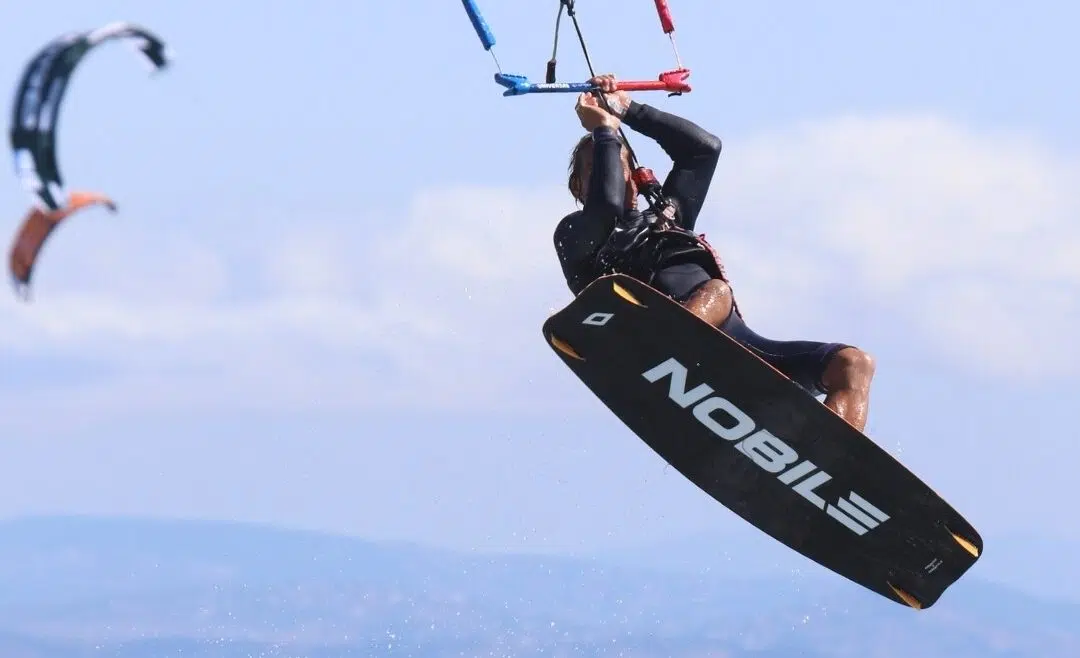 Rider performing rotation jumps during an advanced IKO Level 4 training session at Freeride Tarifa.