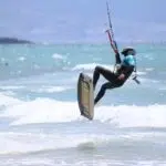 Comprehensive map and guide of the best kitesurf spots in Tarifa categorized by skill levels (beginner, intermediate, and advanced) featuring Los Lances, Valdevaqueros, and Balneario beach, provided by Freeride Tarifa school.