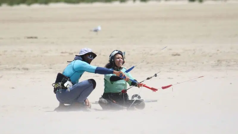 Premier vol et contrôle du pilotage de l'aile conformes au syllabus IKO Discovery avec Freeride Tarifa.